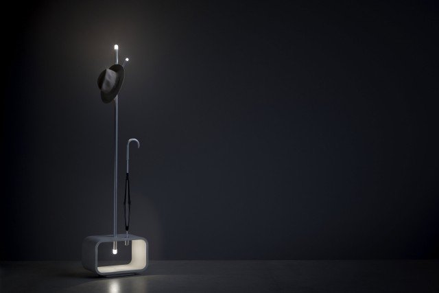 Si ispira alla natura il design di Lucciola by Doro Design per Natevo. É portabiti e portaombrelli con luce led integrata, disponibile nell’opzione calda e fredda. Realizzato in cemento e ferro misura L 50 x P 30 x H 300 cm. Prezzo 590 euro. www.natevo.com. Si ispira alla natura il design di Lucciola by Doro Design per Natevo. É portabiti e portaombrelli con luce led integrata, disponibile nell’opzione calda e fredda. Realizzato in cemento e ferro misura L 50 x P 30 x H 300 cm. Prezzo 590 euro. www.natevo.com.