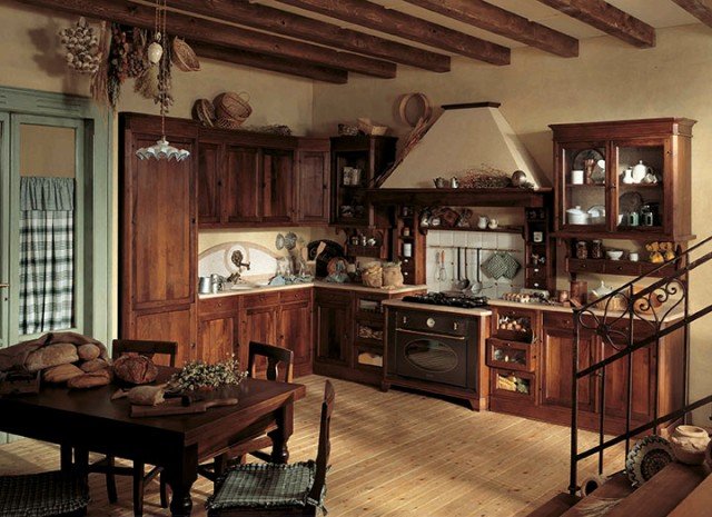 cucina con cappa in muratura e top in marmo Doralice di Marchi Cucine cucina con cappa in muratura e top in marmo Doralice di Marchi Cucine