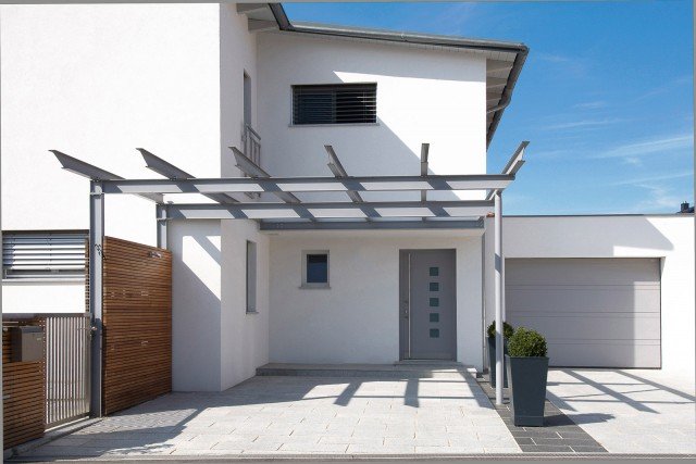 Sul portoncino della serie Home Pure di Internorm di serie sono montate tre cerniere regolabili in altezza e una chiusura di sicurezzaa più punti con ferramenta a rostri. www.internorm.it Sul portoncino della serie Home Pure di Internorm di serie sono montate tre cerniere regolabili in altezza e una chiusura di sicurezzaa più punti con ferramenta a rostri. www.internorm.it