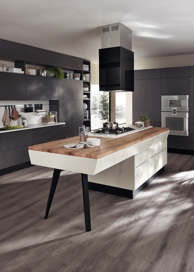 Motus di Scavolini interpreta l’evoluzione conviviale dell’ambiente cucina: aggregabile per funzioni e riconfigurabile nel tempo, si caratterizza per una elevata interconnessione con la zona living e l’accostamento di singoli elementi fortemente denotati matericamente. Come l’isola a centro spazio per la preparazione dei cibi. I piani di lavoro sono realizzati con lastre di grès di nuovissima formulazione. Prezzo su richiesta. www.scavolini.com Motus di Scavolini interpreta l’evoluzione conviviale dell’ambiente cucina: aggregabile per funzioni e riconfigurabile nel tempo, si caratterizza per una elevata interconnessione con la zona living e l’accostamento di singoli elementi fortemente denotati matericamente. Come l’isola a centro spazio per la preparazione dei cibi. I piani di lavoro sono realizzati con lastre di grès di nuovissima formulazione. Prezzo su richiesta. www.scavolini.com
