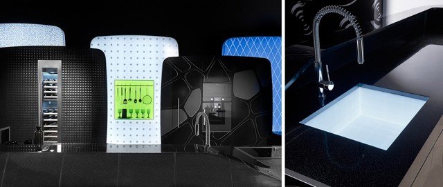 Per l’isola Super Black con parete attrezzata di Créa Diffusion (design Christian Ghion, elettrodomestici Gaggenau, rubinetto Fir Italia) l’ultima generazione di Corian®, tecno-superficie DuPont™: i nuovi colori scuri prodotti con l’esclusiva DeepColour™ Technology, che consente di creare superfici solide in tonalità profonde, intense e durevoli, migliorate nelle prestazioni di resistenza al deterioramento e nelle fasi di lavorazione. Prezzo su richiesta. www.corian.it, www.crea-diffusion.com Per l’isola Super Black con parete attrezzata di Créa Diffusion (design Christian Ghion, elettrodomestici Gaggenau, rubinetto Fir Italia) l’ultima generazione di Corian®, tecno-superficie DuPont™: i nuovi colori scuri prodotti con l’esclusiva DeepColour™ Technology, che consente di creare superfici solide in tonalità profonde, intense e durevoli, migliorate nelle prestazioni di resistenza al deterioramento e nelle fasi di lavorazione. Prezzo su richiesta. www.corian.it, www.crea-diffusion.com