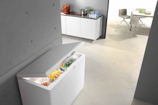 Il congelatore a pozzo GT 5236 S di Miele ha tre cestelli estraibili e doppio sistema SuperFrost e FreeFrost. In classe A+++, capacità 204 l, misura L 130 x P 77 x H 92 cm. www.miele.it Il congelatore a pozzo GT 5236 S di Miele ha tre cestelli estraibili e doppio sistema SuperFrost e FreeFrost. In classe A+++, capacità 204 l, misura L 130 x P 77 x H 92 cm. www.miele.it