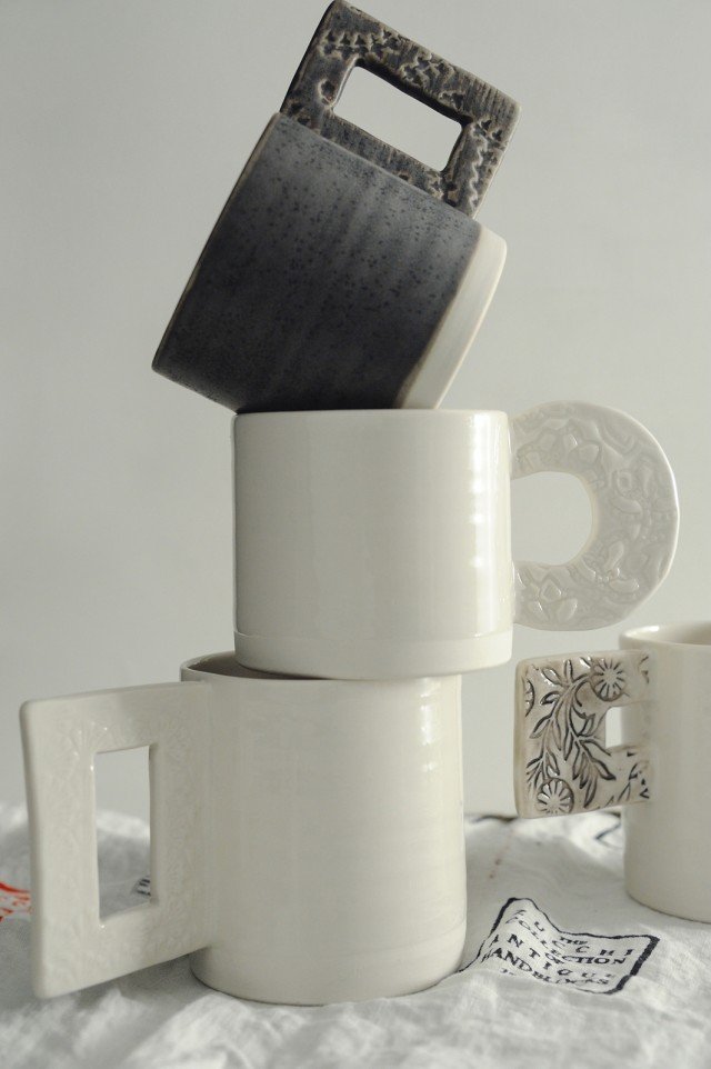 La collezione Block di Zucchi comprende piatti e tazze e segna l'incursione del brand tessile nel settore della porcellana da tavola. In foto, le mug decorate utilizzando l'antica tecnica dell'incisione su tessuto. Prezzo su richiesta. www.zucchi.it/it-it 4 La collezione Block di Zucchi comprende piatti e tazze e segna l'incursione del brand tessile nel settore della porcellana da tavola. In foto, le mug decorate utilizzando l'antica tecnica dell'incisione su tessuto. Prezzo su richiesta. www.zucchi.it/it-it 4