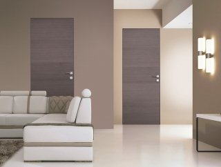 La porta Americano fa parte della collezione Espresso di Agoprofil. Nella versione Level un telaio in alluminio da murare o fissare nell’intelaiatura del cartongesso e fa sì che la porta sia complanare al muro dal lato a spingere o a tirare. La collezione comprende modelli in tanganika cieche lisce con vena orizzontale, sulle quali viene eseguito un processo di sbiancatura con una delle 4 colorazioni disponibili. Le misure standard sono 200-210 x 60-65-70-75-80-90 cm. Prezzo da rivenditore. www.agoprofil.com La porta Americano fa parte della collezione Espresso di Agoprofil. Nella versione Level un telaio in alluminio da murare o fissare nell’intelaiatura del cartongesso e fa sì che la porta sia complanare al muro dal lato a spingere o a tirare. La collezione comprende modelli in tanganika cieche lisce con vena orizzontale, sulle quali viene eseguito un processo di sbiancatura con una delle 4 colorazioni disponibili. Le misure standard sono 200-210 x 60-65-70-75-80-90 cm. Prezzo da rivenditore. www.agoprofil.com