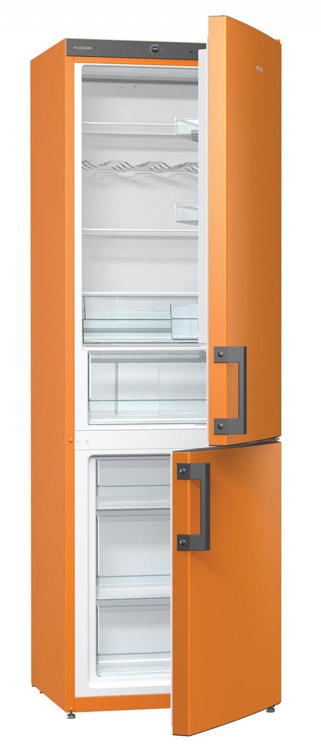La collezione di frigoriferi combinati da libera installazione Essential di Gorenje è disponibile in 4 colorazioni: beige, arancione, rosso fuoco e bordeaux. Il modello RK 6192 E ha uno specifico cassettone di elevata capienza per contenere grandi quantità di prodotti alla giusta temperatura e con un livello di umidità ottimale per preservarne a lungo la freschezza. Tutti i frigoriferi Essential hanno i ripiani in cristallo temperato, particolarmente resistenti e facili da pulire. In classe energetica A++, misura L 60 x P 64 x H 185 cm. Prezzo 629 euro.www.gorenje.it La collezione di frigoriferi combinati da libera installazione Essential di Gorenje è disponibile in 4 colorazioni: beige, arancione, rosso fuoco e bordeaux. Il modello RK 6192 E ha uno specifico cassettone di elevata capienza per contenere grandi quantità di prodotti alla giusta temperatura e con un livello di umidità ottimale per preservarne a lungo la freschezza. Tutti i frigoriferi Essential hanno i ripiani in cristallo temperato, particolarmente resistenti e facili da pulire. In classe energetica A++, misura L 60 x P 64 x H 185 cm. Prezzo 629 euro.www.gorenje.it