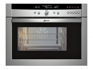 Forno compatto da incasso combinato a vapore in acciaio inox C47C62N3 di Neff di classe energetica A, con cottura a vapore da 40°C a 100°C senza pressione, caldo ventilato da 30°C a 230°C, 70 programmi automatici, programmi automatici di pulizia e decalcificazione, funzione Memory, maniglia ergonomica SLIDE®, manopole push-pull, sicurezza bambini, display digitale con indicazione: raggiungimento temperatura, temperatura suggerita, temperatura reale, programmi automatici in base al peso, rigenerarazione cibi. Misura L 59,5 x P55 x H 45,4 cm. Prezzo 2.459 euro (IVA, trasporto e RAEE escluso) www.neff.it Forno compatto da incasso combinato a vapore in acciaio inox C47C62N3 di Neff di classe energetica A, con cottura a vapore da 40°C a 100°C senza pressione, caldo ventilato da 30°C a 230°C, 70 programmi automatici, programmi automatici di pulizia e decalcificazione, funzione Memory, maniglia ergonomica SLIDE®, manopole push-pull, sicurezza bambini, display digitale con indicazione: raggiungimento temperatura, temperatura suggerita, temperatura reale, programmi automatici in base al peso, rigenerarazione cibi. Misura L 59,5 x P55 x H 45,4 cm. Prezzo 2.459 euro (IVA, trasporto e RAEE escluso) www.neff.it