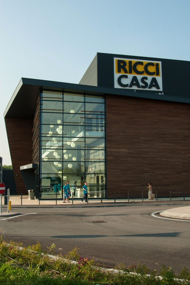 Il punto vendita Ricci casa di Corsico (Mi), appena inaugurato, si aggiunge agli store di Crespellano (Bo), Ciano d'Enza (Re), Fombio (Lo), Savignano sul Rubicone (Fc) e Modena. Il punto vendita Ricci casa di Corsico (Mi), appena inaugurato, si aggiunge agli store di Crespellano (Bo), Ciano d'Enza (Re), Fombio (Lo), Savignano sul Rubicone (Fc) e Modena.