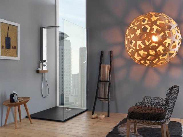 colonna doccia attrezzata Axi di Samo, in acciaio inox con mensola in teak e nebulizzatori a soffio di rugiada colonna doccia attrezzata Axi di Samo, in acciaio inox con mensola in teak e nebulizzatori a soffio di rugiada
