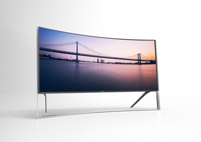 Il modello UHD di Samsung da 105 pollici è in grado di trasformarsi da piatto a curvo attraverso la sola pressione di un tasto. www.samsung.com/it/home Il modello UHD di Samsung da 105 pollici è in grado di trasformarsi da piatto a curvo attraverso la sola pressione di un tasto. www.samsung.com/it/home