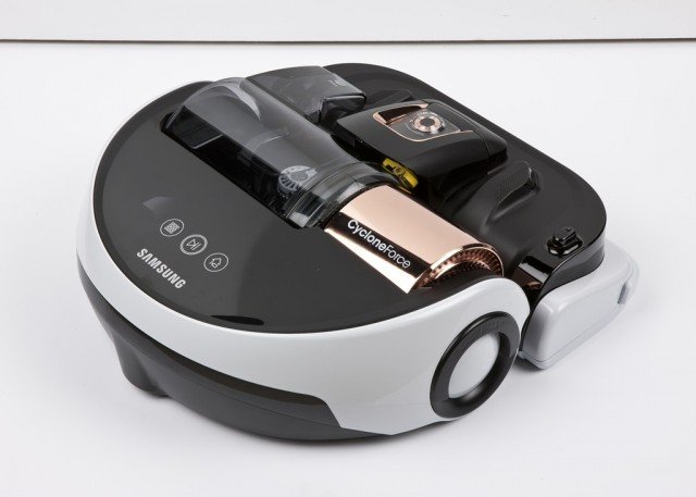 Il nuovo robot aspirapolvere Powerbot VR9000 di Samsung coniuga potenza e design.
È disponibile nella colorazione Airborne Copper con inserti oro e nero. www.samsung.com/it Il nuovo robot aspirapolvere Powerbot VR9000 di Samsung coniuga potenza e design.
È disponibile nella colorazione Airborne Copper con inserti oro e nero. www.samsung.com/it
