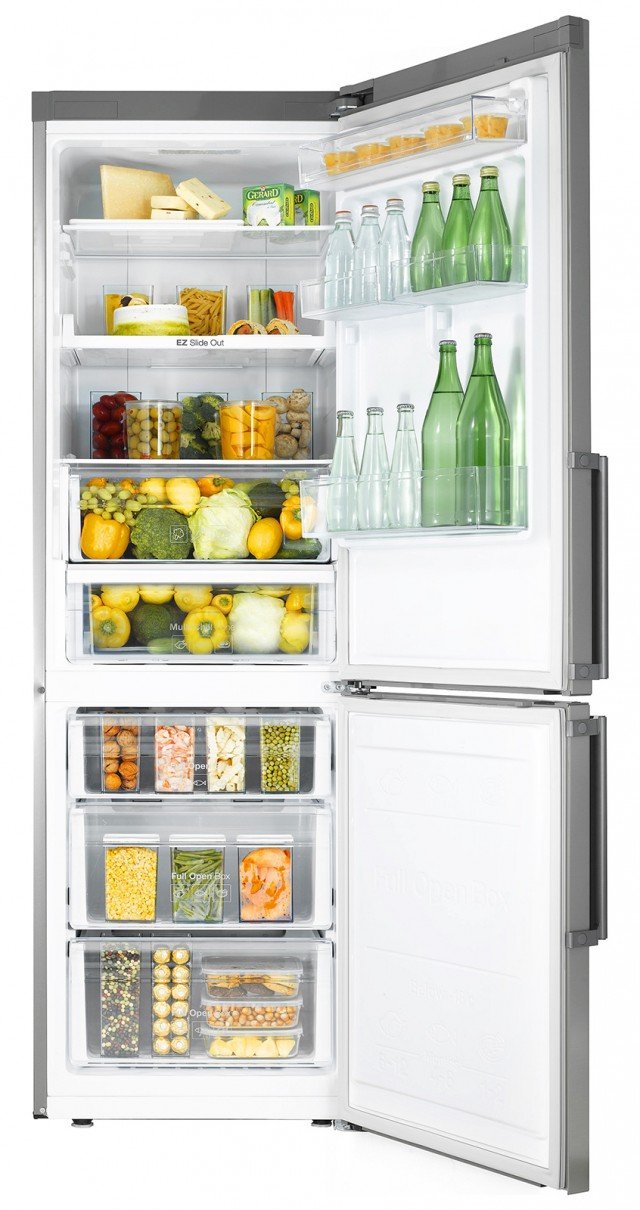Il frigorifero RB 31FEJNB SS della serie Smart di Samsung ha una capacità lorda totale di 304 litri, con 206 litri di spazio utile nel vano frigo. Considerando che mediamente ad un single possono bastare 130/150 l di capienza, il risultato è ottimo. Molto silenzioso, funziona con sistema No Frost che garantisce la perfetta conservazione degli alimenti senza formazione della brina. In classe A+++, è dotato di cestelli facili da aprire o da estrarre che possono essere portati direttamente in tavola. Misura L 59,5 x P 66,8 x H 185 cm. Costa 999 euro. www.samsung.it Il frigorifero RB 31FEJNB SS della serie Smart di Samsung ha una capacità lorda totale di 304 litri, con 206 litri di spazio utile nel vano frigo. Considerando che mediamente ad un single possono bastare 130/150 l di capienza, il risultato è ottimo. Molto silenzioso, funziona con sistema No Frost che garantisce la perfetta conservazione degli alimenti senza formazione della brina. In classe A+++, è dotato di cestelli facili da aprire o da estrarre che possono essere portati direttamente in tavola. Misura L 59,5 x P 66,8 x H 185 cm. Costa 999 euro. www.samsung.it