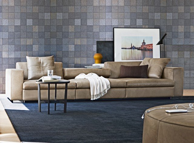 Divano Turner, Molteni, Sistema di elementi componibili, Turner è in grado di rispondere alle differenti esigenze di comfort e di postura grazie ad un meccanismo di facile utilizzo che consente di variare la profondità delle sedute, trasformando il divano da spazio formale a vera e propria isola relax. Propone un’eccellente soluzione al tema della componibilità grazie ad una logica progettuale basata su un’ampia modularità, che permette di comporre divani tradizionali, composizioni con chaise longue o isole day bed. Misure L 346 X P 109/160 X H 59/72 cm. Prezzo. www.molteni.it Divano Turner, Molteni, Sistema di elementi componibili, Turner è in grado di rispondere alle differenti esigenze di comfort e di postura grazie ad un meccanismo di facile utilizzo che consente di variare la profondità delle sedute, trasformando il divano da spazio formale a vera e propria isola relax. Propone un’eccellente soluzione al tema della componibilità grazie ad una logica progettuale basata su un’ampia modularità, che permette di comporre divani tradizionali, composizioni con chaise longue o isole day bed. Misure L 346 X P 109/160 X H 59/72 cm. Prezzo. www.molteni.it