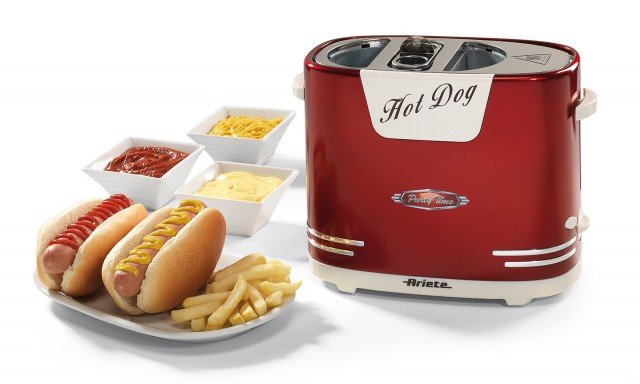 Hot Dog Maker Mod. 186 di Ariete è un toaster innovativo dedicato alla preparazione degli hot-dog, con uno speciale alloggiamento per scaldare i panini e una griglia per la cottura dei wurstel. È dotato di alzamento automatico a fine cottura, 5 livelli di cottura e funzione stop r vassoio raccogli briciole per una facile pulizia e ha una potenza di 700 W. Misura L 260 x P 140 x H 200 mm. Prezzo: 29,90 euro www.ariete.net Hot Dog Maker Mod. 186 di Ariete è un toaster innovativo dedicato alla preparazione degli hot-dog, con uno speciale alloggiamento per scaldare i panini e una griglia per la cottura dei wurstel. È dotato di alzamento automatico a fine cottura, 5 livelli di cottura e funzione stop r vassoio raccogli briciole per una facile pulizia e ha una potenza di 700 W. Misura L 260 x P 140 x H 200 mm. Prezzo: 29,90 euro www.ariete.net