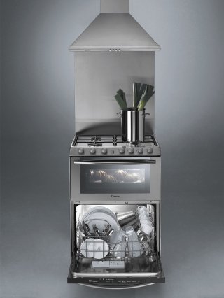 Specialties Candy mod. TRIO 9501 X: forno + lavastoviglie + piano cottura gas, ideale per chi ha problemi di spazio. Nella parte superiore si trova la zona di cottura con 4 bruciatori a gas: rapido, semirapido, ausiliario e ultrarapido, dotata di accensione integrata sottomanopola, sicurezza Sicurflame e griglie in acciaio. Nella parte centrale, il forno elettrico a convezione da 39 litri in cassa smaltata, certificato in classe energetica A. Nella parte inferiore, sotto la cavità del forno, la lavastoviglie elettronica da 6 coperti. 5 programmi selezionabili elettronicamente, 4 temperature di lavaggio e programmi speciali come delicati, ECO BIO e ciclo rapido. Misura L 600 x P 600 x H 865 mm. Prezzo 1389 euro www.candy.it Specialties Candy mod. TRIO 9501 X: forno + lavastoviglie + piano cottura gas, ideale per chi ha problemi di spazio. Nella parte superiore si trova la zona di cottura con 4 bruciatori a gas: rapido, semirapido, ausiliario e ultrarapido, dotata di accensione integrata sottomanopola, sicurezza Sicurflame e griglie in acciaio. Nella parte centrale, il forno elettrico a convezione da 39 litri in cassa smaltata, certificato in classe energetica A. Nella parte inferiore, sotto la cavità del forno, la lavastoviglie elettronica da 6 coperti. 5 programmi selezionabili elettronicamente, 4 temperature di lavaggio e programmi speciali come delicati, ECO BIO e ciclo rapido. Misura L 600 x P 600 x H 865 mm. Prezzo 1389 euro www.candy.it