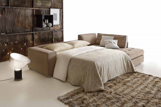 Divano Letto Tissot, Ditre, con telaio in acciaio e rete elettrosaldata, rivestimento in tessuto sfoderabile, pelle o ecopelle. Schienale con porta cuscini. Misure base L 193 x P 102 x H 87 (P max 208) cm. Prezzo: 3.596 euro + iva. www.ditreitalia.com Divano Letto Tissot, Ditre, con telaio in acciaio e rete elettrosaldata, rivestimento in tessuto sfoderabile, pelle o ecopelle. Schienale con porta cuscini. Misure base L 193 x P 102 x H 87 (P max 208) cm. Prezzo: 3.596 euro + iva. www.ditreitalia.com