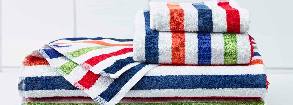 Asciugamani per il bagno: come scegliere materiali e colori - Cose di Casa