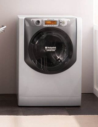 Lavatrice compatta Aqualtis AQS73D29 EU A di Hotpoint-Ariston, di classe energetica A+++, dotata di high definition washing, motore inverter super silenzioso, display LCD con possibilità di memorizzare il lavaggio più utilizzato, regolazione ed esclusione temperatura, velocità centrifuga 1200 giri/min., regolazione ed esclusione centrifuga, programmi speciali(bianchi, colorati, scuri, anti allergy, ultradelicati, woolmark platinum care), capacità di carico max. 7 kg. Colore mobile: bianco, colore porta: silver. Misura L 59,5x P 44,6 x H 85 cm. Prezzo: 729 euro www.hotpoint-ariston.it Lavatrice compatta Aqualtis AQS73D29 EU A di Hotpoint-Ariston, di classe energetica A+++, dotata di high definition washing, motore inverter super silenzioso, display LCD con possibilità di memorizzare il lavaggio più utilizzato, regolazione ed esclusione temperatura, velocità centrifuga 1200 giri/min., regolazione ed esclusione centrifuga, programmi speciali(bianchi, colorati, scuri, anti allergy, ultradelicati, woolmark platinum care), capacità di carico max. 7 kg. Colore mobile: bianco, colore porta: silver. Misura L 59,5x P 44,6 x H 85 cm. Prezzo: 729 euro www.hotpoint-ariston.it