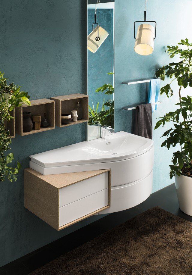 Il mobile sospeso della serie Avantgarde di Inda integra un lavabo in marmoresina e un vano laterale rettangolare, disponibile con cassetti oppure chiuso da un'anta. La composizione misura L 130 x P 54 x H 51 cm e costa 2.600 euro Iva esclusa. www.inda.net Il mobile sospeso della serie Avantgarde di Inda integra un lavabo in marmoresina e un vano laterale rettangolare, disponibile con cassetti oppure chiuso da un'anta. La composizione misura L 130 x P 54 x H 51 cm e costa 2.600 euro Iva esclusa. www.inda.net