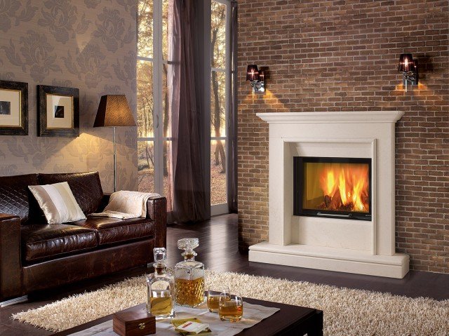 Produce acqua calda per il riscaldamento, il termocamino WF PLUS DSA di La Nordica – Extraflame, in foto con rivestimento Aventino in marmo Masay. Il monoblocco, costruito interamente in acciaio, è dotato di un ampio braciere in ghisa che garantisce una potenza termica nominale di 20,5 kW. L 84,6 x P 66,7 x H 158,5/162,5 cm. 3.315 euro. www.lanordica-extraflame.com Produce acqua calda per il riscaldamento, il termocamino WF PLUS DSA di La Nordica – Extraflame, in foto con rivestimento Aventino in marmo Masay. Il monoblocco, costruito interamente in acciaio, è dotato di un ampio braciere in ghisa che garantisce una potenza termica nominale di 20,5 kW. L 84,6 x P 66,7 x H 158,5/162,5 cm. 3.315 euro. www.lanordica-extraflame.com