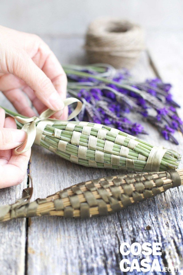 ultimato il fuso, non chiudere subito al fondo in quanto perdendo volume con l'essiccazione della lavanda il nastro si allenta ultimato il fuso, non chiudere subito al fondo in quanto perdendo volume con l'essiccazione della lavanda il nastro si allenta