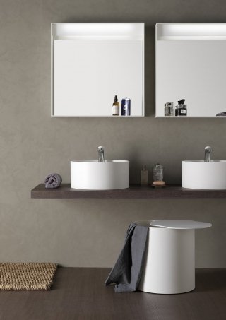 sgabello e contenitore/portabiancheria serie Crono di Naos Wellness Design sgabello e contenitore/portabiancheria serie Crono di Naos Wellness Design