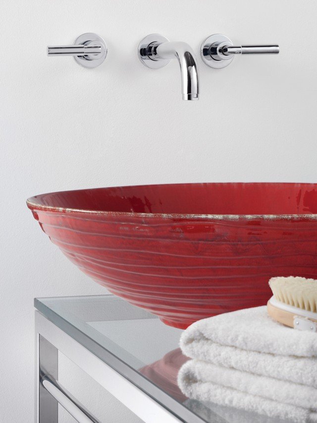 Lavabo soprapiano Onde di Franco Pecchioli, in ceramica smaltata con decori esterni Lavabo soprapiano Onde di Franco Pecchioli, in ceramica smaltata con decori esterni