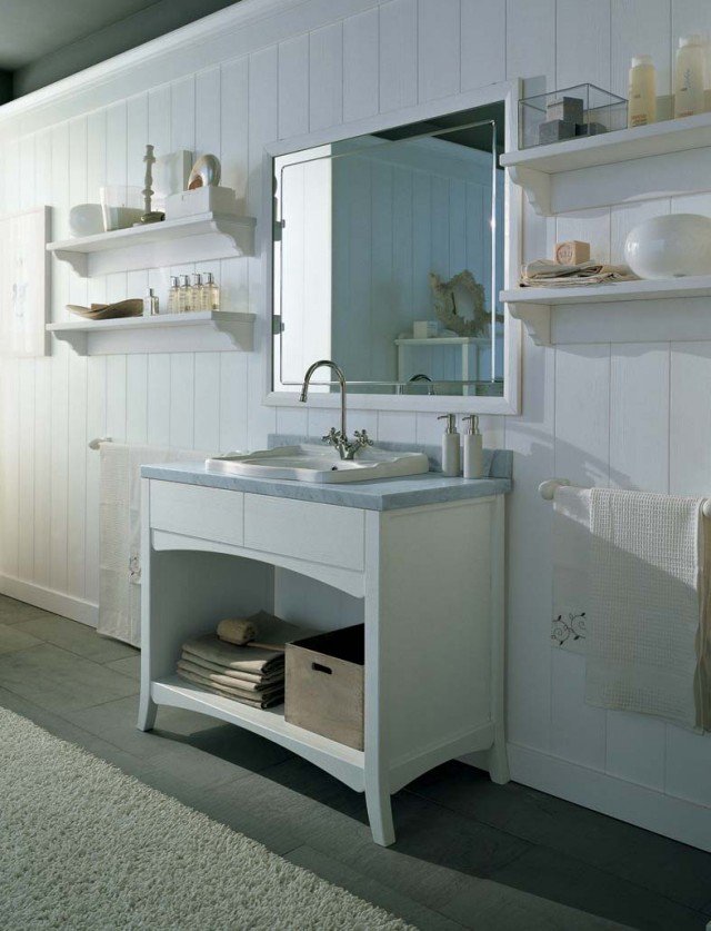 L'abete massello, utilizzato per la boiserie, il mobile a giorno e le mensole basse caratterizza la collezione Nuovo Mondo di Scandola. La base portalavabo (L 108 x P 53 x H 81 cm) in finitura gesso costa 625 euro Iva esclusa (senza il top in marmo): il lavabo a incasso in ceramica (L 56 x P 45 cm) 340 euro, Iva esclusa. www.scandolamobili.it L'abete massello, utilizzato per la boiserie, il mobile a giorno e le mensole basse caratterizza la collezione Nuovo Mondo di Scandola. La base portalavabo (L 108 x P 53 x H 81 cm) in finitura gesso costa 625 euro Iva esclusa (senza il top in marmo): il lavabo a incasso in ceramica (L 56 x P 45 cm) 340 euro, Iva esclusa. www.scandolamobili.it
