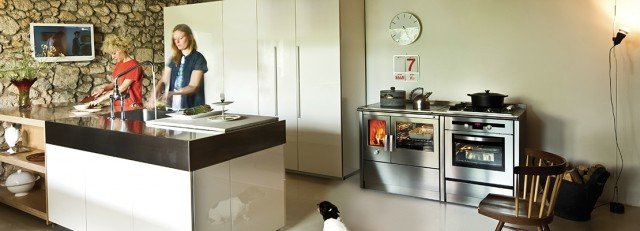 cucina con piastra in ghisa radiante Neos di JCorradi cucina con piastra in ghisa radiante Neos di JCorradi
