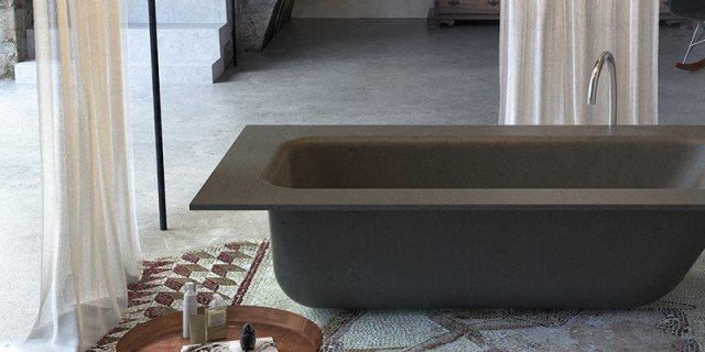 Bagno con finiture cemento o effetto cemento cose di casa Vasca da bagno in cemento