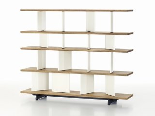 Planophore di Vitra (design Barber&Osgerby) ha profili e sezioni che ricordano quelli delle ali di un aereo. I divisori verticali di alluminio, girevoli, rendono più funzionale l’insieme, permettendo di aumentare o diminuire la trasparenza della libreria, fino a trasformarla in un separé. Prezzo su richiesta. www.vitra.com Planophore di Vitra (design Barber&Osgerby) ha profili e sezioni che ricordano quelli delle ali di un aereo. I divisori verticali di alluminio, girevoli, rendono più funzionale l’insieme, permettendo di aumentare o diminuire la trasparenza della libreria, fino a trasformarla in un separé. Prezzo su richiesta. www.vitra.com