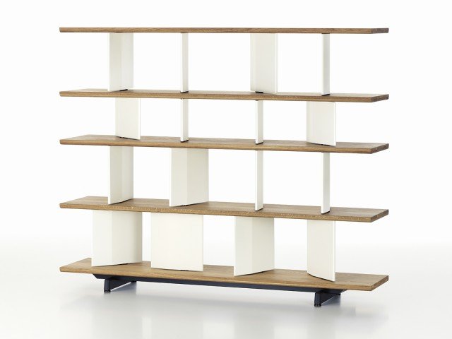 Planophore di Vitra (design Barber&Osgerby) ha profili e sezioni che ricordano quelli delle ali di un aereo. I divisori verticali di alluminio, girevoli, rendono più funzionale l’insieme, permettendo di aumentare o diminuire la trasparenza della libreria, fino a trasformarla in un separé. Prezzo su richiesta. www.vitra.com Planophore di Vitra (design Barber&Osgerby) ha profili e sezioni che ricordano quelli delle ali di un aereo. I divisori verticali di alluminio, girevoli, rendono più funzionale l’insieme, permettendo di aumentare o diminuire la trasparenza della libreria, fino a trasformarla in un separé. Prezzo su richiesta. www.vitra.com