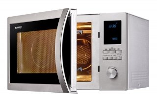 La gamma di microonde in acciaio inox Streamline di Sharp comprende un modello da 25 litri di capacità e 900 watt di potenza, uno di 32 litri e un altro di 42 litri di capacità e 1000 watt. R-822STWE, da 25 litri, funziona con aria ventilata e grill e ha 10 programmi automatici di cottura, 2 modalità di scongelamento, blocco bambini e è regolabile su 5 livelli di potenza delle microonde. Misura L 51 x P 46,6 x H 30,6 cm. Prezzo 229 euro. www.sharp.it La gamma di microonde in acciaio inox Streamline di Sharp comprende un modello da 25 litri di capacità e 900 watt di potenza, uno di 32 litri e un altro di 42 litri di capacità e 1000 watt. R-822STWE, da 25 litri, funziona con aria ventilata e grill e ha 10 programmi automatici di cottura, 2 modalità di scongelamento, blocco bambini e è regolabile su 5 livelli di potenza delle microonde. Misura L 51 x P 46,6 x H 30,6 cm. Prezzo 229 euro. www.sharp.it