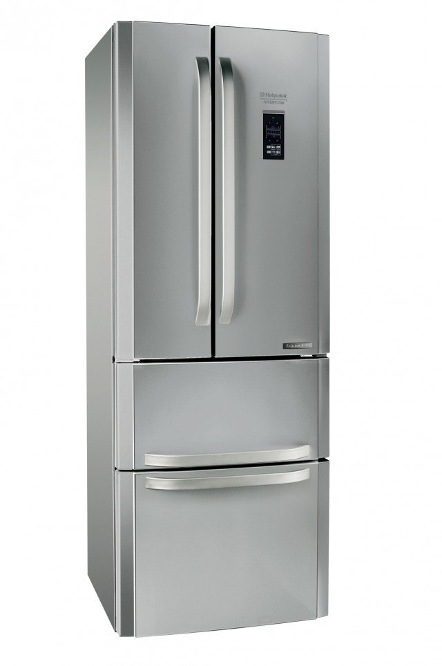F083620 E4DG AAA X MTZ di Hotpoint-Ariston – gruppo Indesit Company, disponibile nel colore inox, ha uno speciale cassetto, che consente di mettere nel freezer il cibo caldo a 70°C, aumentando del 50% la velocità di congelamento, un sistema di raffreddamento No Frost Air Tech - Evolution, per raddoppiare la vita dei cibi, classe di efficienza energetica A++, food care zone 0°C, che garantisce la migliore conservazione di cibi delicati, come carne e pesce, funzioni cassetto variabile: pesce e carne, 0°, frutta e verdura, 7-8°C, funzioni Hyper Freeze congelamento rapido e Safe Defrost, scongelamento assistito, protezione Hygiene Advance: trattamento anti batterico su tutta la superficie interna del prodotto, fino alle guarnizioni. Capacita totale lorda: 468 l; capacita reparto frigorifero: 312 l; capacita reparto freezer: 156 l. Misura L 70 x P76 x H 195,5 cm. Prezzo: 1299 euro www.indesitcompany.com F083620 E4DG AAA X MTZ di Hotpoint-Ariston – gruppo Indesit Company, disponibile nel colore inox, ha uno speciale cassetto, che consente di mettere nel freezer il cibo caldo a 70°C, aumentando del 50% la velocità di congelamento, un sistema di raffreddamento No Frost Air Tech - Evolution, per raddoppiare la vita dei cibi, classe di efficienza energetica A++, food care zone 0°C, che garantisce la migliore conservazione di cibi delicati, come carne e pesce, funzioni cassetto variabile: pesce e carne, 0°, frutta e verdura, 7-8°C, funzioni Hyper Freeze congelamento rapido e Safe Defrost, scongelamento assistito, protezione Hygiene Advance: trattamento anti batterico su tutta la superficie interna del prodotto, fino alle guarnizioni. Capacita totale lorda: 468 l; capacita reparto frigorifero: 312 l; capacita reparto freezer: 156 l. Misura L 70 x P76 x H 195,5 cm. Prezzo: 1299 euro www.indesitcompany.com