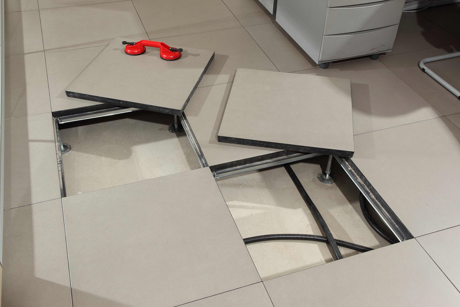Pavimenti sopraelevati anche per le abitazioni. tanti i vantaggi ... Costo impianto a pavimento al mq