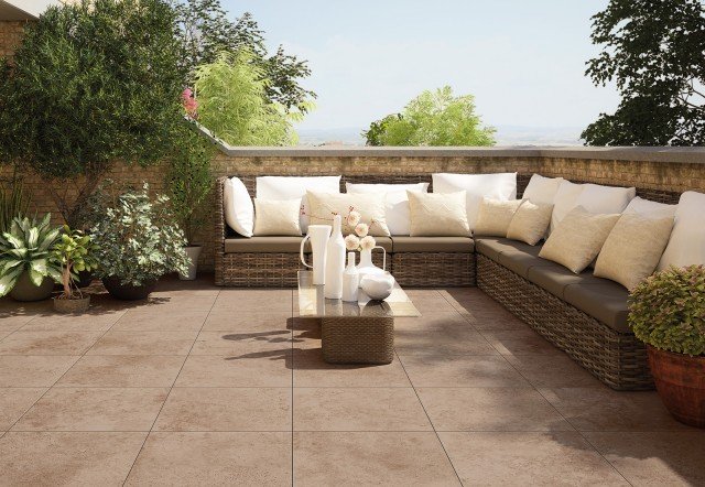 Antiscivolo e ingelivo, il pavimento in gres porcellanato della collezione Agorà di Ceramiche Marca Corona è adatto per la posa in esterno. Con effetto pietra rustica, è disponibile nei colori Grey, Beige e Nut. Misura 60 x 60 cm rettificato con spessore di 20 mm. Prezzo su richiesta. www.marcacorona.it Antiscivolo e ingelivo, il pavimento in gres porcellanato della collezione Agorà di Ceramiche Marca Corona è adatto per la posa in esterno. Con effetto pietra rustica, è disponibile nei colori Grey, Beige e Nut. Misura 60 x 60 cm rettificato con spessore di 20 mm. Prezzo su richiesta. www.marcacorona.it