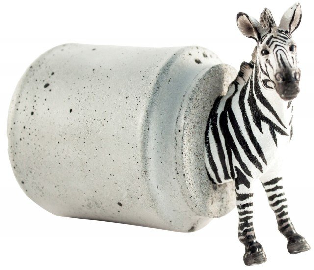 <strong>Animal farm di Altrosguardo in vendita online su Dawanda è una linea di mini sculture realizzate assemblando cemento e giocattoli a forma di animali. Si prestano a essere utilizzate come semplici oggetti decorativi o ironici fermacarte. Misura L 9 x H 6,5 cm. Prezzo 29 euro. altrosguardodesign.com e it.dawanda.com <strong>Animal farm di Altrosguardo in vendita online su Dawanda è una linea di mini sculture realizzate assemblando cemento e giocattoli a forma di animali. Si prestano a essere utilizzate come semplici oggetti decorativi o ironici fermacarte. Misura L 9 x H 6,5 cm. Prezzo 29 euro. altrosguardodesign.com e it.dawanda.com