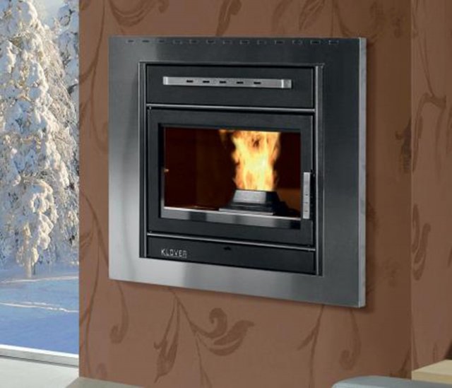 L'inserto a pellet Fire Place 18 di Klover è un caminetto pronto per il collegamento all'impianto di riscaldamento di casa. Funziona anche in abbinamento alla caldaia a gas. kW 16,2, rendimento nominale 94,3%. L 76 x P 67,5 x H 68,6 cm. 4.578 euro. www.klover.it L'inserto a pellet Fire Place 18 di Klover è un caminetto pronto per il collegamento all'impianto di riscaldamento di casa. Funziona anche in abbinamento alla caldaia a gas. kW 16,2, rendimento nominale 94,3%. L 76 x P 67,5 x H 68,6 cm. 4.578 euro. www.klover.it
