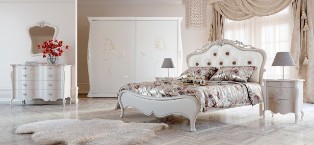 L’armadio Kevin di Euro Design, collezione La Nouvelle Vie, ha forme morbide, come il letto e la specchiera Corinne e il trittico Alain. Di tamburato su telaio d’abete, è dotato di ante scorrevoli rinforzate ciascuna da due barre interne d’acciaio stabilizzatrici e meccanismi che ne semplificano il movimento. Patinato a mano laccato bianco opaco, è decorato da due sinuosi fiori di grandi dimensioni. Misura L 284 x P 69,5 x H 248 cm. Prezzo euro 3.898,00. www.eurodesignsrl.it L’armadio Kevin di Euro Design, collezione La Nouvelle Vie, ha forme morbide, come il letto e la specchiera Corinne e il trittico Alain. Di tamburato su telaio d’abete, è dotato di ante scorrevoli rinforzate ciascuna da due barre interne d’acciaio stabilizzatrici e meccanismi che ne semplificano il movimento. Patinato a mano laccato bianco opaco, è decorato da due sinuosi fiori di grandi dimensioni. Misura L 284 x P 69,5 x H 248 cm. Prezzo euro 3.898,00. www.eurodesignsrl.it