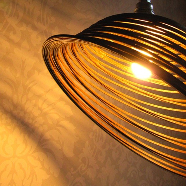 Planisfera è una lampada composta da un foglio di legno e una sottile lamina metallica, tagliati al laser e accoppiati tra di loro. Il pre-prototipo è stato realizzato nella versione da soffitto, ma la lampada si presta a tutte le possibili declinazioni, tra cui una da tavolo. La lampada (piatta) misura L 25,1 x P 30,3 x H 0,4 cm. Prezzo 69 euro. Planisfera è una lampada composta da un foglio di legno e una sottile lamina metallica, tagliati al laser e accoppiati tra di loro. Il pre-prototipo è stato realizzato nella versione da soffitto, ma la lampada si presta a tutte le possibili declinazioni, tra cui una da tavolo. La lampada (piatta) misura L 25,1 x P 30,3 x H 0,4 cm. Prezzo 69 euro.