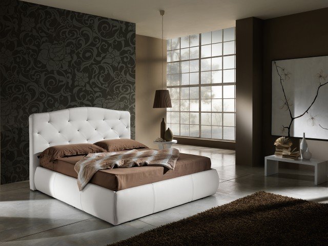 Elliot Lux di Max Home è un letto dotato di contenitore; rivestimento in ecopelle disponibile in vari colori con Swarowsky originali applicati. Misura L 182 x P 215 x H 123, prezzo: 939 euro. www.max-home.it Elliot Lux di Max Home è un letto dotato di contenitore; rivestimento in ecopelle disponibile in vari colori con Swarowsky originali applicati. Misura L 182 x P 215 x H 123, prezzo: 939 euro. www.max-home.it