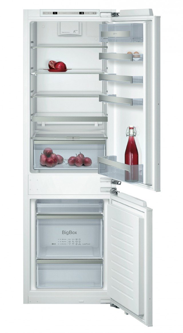 Frigorifero combinato mod. KI6863D40 di Neff di classe energetica A+++, dotato di tecnologia VitaFresh, che permette di conservare gli alimenti freschi e le loro proprietà nutritive tre volte più a lungo, pannello di controllo elettronico con comandi touchControl., freshSense con sensori per il controllo delle temperature, funzione per un raffreddamento intensivo con disattivazione automatica, funzione congelamento intensivo con disattivazione automatica, funzione Eco / Funzione Vacanza: per risparmio energetico. Misura L 56 x P 55 x H 177 cm. Prezzo: 2.074,00 euro (Trasporto ed Ecocontributo RAEE esclusi) www.neff.it Frigorifero combinato mod. KI6863D40 di Neff di classe energetica A+++, dotato di tecnologia VitaFresh, che permette di conservare gli alimenti freschi e le loro proprietà nutritive tre volte più a lungo, pannello di controllo elettronico con comandi touchControl., freshSense con sensori per il controllo delle temperature, funzione per un raffreddamento intensivo con disattivazione automatica, funzione congelamento intensivo con disattivazione automatica, funzione Eco / Funzione Vacanza: per risparmio energetico. Misura L 56 x P 55 x H 177 cm. Prezzo: 2.074,00 euro (Trasporto ed Ecocontributo RAEE esclusi) www.neff.it