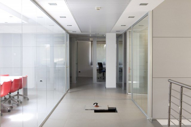 Sono realizzati in materiale ceramico con spessore 15 mm i pannelli Bricktile di Petral per pavimenti sopraelevati da interni. Tra i pannelli e la finitura superiore è incollata e interposta una rete di fibra di vetro per migliorare la portata. Misura 60 x 60 cm; lo spessore totale è di 25 mm. Prezzo su richiesta. www.petral.it Sono realizzati in materiale ceramico con spessore 15 mm i pannelli Bricktile di Petral per pavimenti sopraelevati da interni. Tra i pannelli e la finitura superiore è incollata e interposta una rete di fibra di vetro per migliorare la portata. Misura 60 x 60 cm; lo spessore totale è di 25 mm. Prezzo su richiesta. www.petral.it