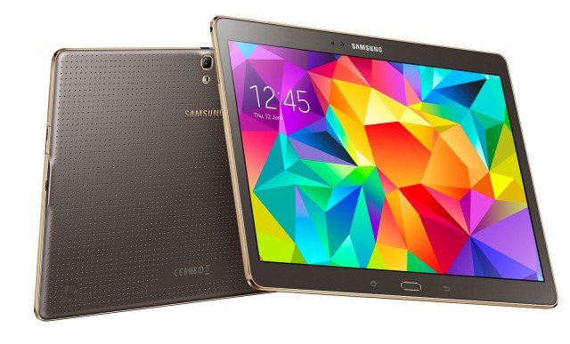 Disponibile nel formato da 10,5” e 8,4” Galaxy Tab S di Samsung ha schermo che garantisce oltre il 90% della scala cromatica per una visione estremamente realistica delle immagini in ogni momento e con qualsiasi condizione di luce, fino al più piccolo dettaglio e un minor consumo di energia rispetto a quello di un comune display portatile LCD con retroilluminazione. Può essere sincronizzato con uno smartphone Samsung per telefonare, ricevere chiamate e mandare messaggi. www.samsung.it Disponibile nel formato da 10,5” e 8,4” Galaxy Tab S di Samsung ha schermo che garantisce oltre il 90% della scala cromatica per una visione estremamente realistica delle immagini in ogni momento e con qualsiasi condizione di luce, fino al più piccolo dettaglio e un minor consumo di energia rispetto a quello di un comune display portatile LCD con retroilluminazione. Può essere sincronizzato con uno smartphone Samsung per telefonare, ricevere chiamate e mandare messaggi. www.samsung.it