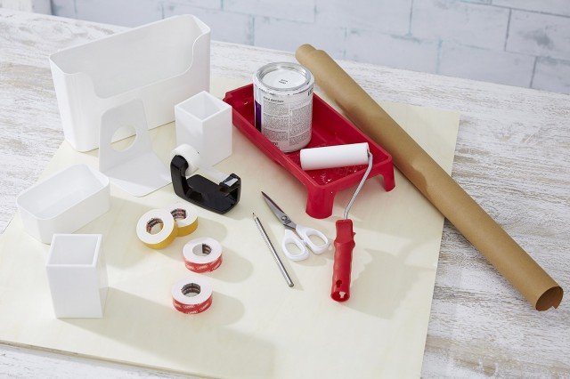 Materiale occorrente: i contenitori sono <strong>Frame di Ikea</strong>; il bioadesivo è<strong> tesa biadesivo Powerbond® Ultra Strong 1.5 m x 19 mm (1-2 rotoli) e tesa biadesivo Powerbond® Per interni</strong> 1.5 m x 19 mm (1-2 rotoli). www.tesaitalia.it Materiale occorrente: i contenitori sono <strong>Frame di Ikea</strong>; il bioadesivo è<strong> tesa biadesivo Powerbond® Ultra Strong 1.5 m x 19 mm (1-2 rotoli) e tesa biadesivo Powerbond® Per interni</strong> 1.5 m x 19 mm (1-2 rotoli). www.tesaitalia.it