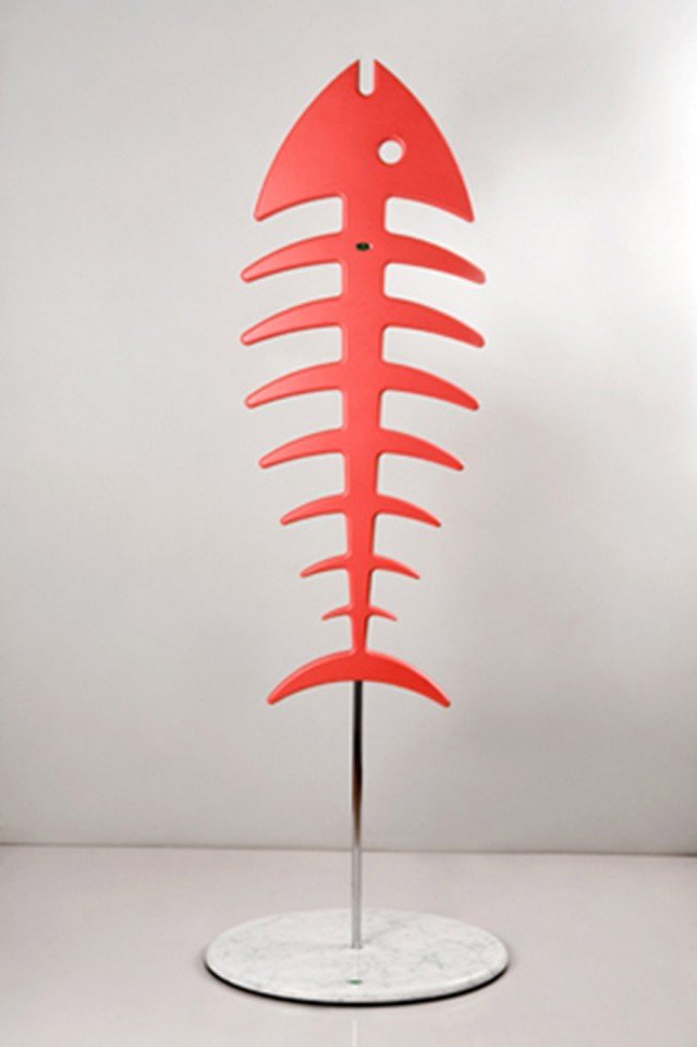 Manolo di Woog è un appendiabiti da terra in mdf laccato a mano con base in acciaio nera. L 44 x P 1,5 x H 170 cm. Prezzo 290 euro. www.woog-designbuddies.it Manolo di Woog è un appendiabiti da terra in mdf laccato a mano con base in acciaio nera. L 44 x P 1,5 x H 170 cm. Prezzo 290 euro. www.woog-designbuddies.it