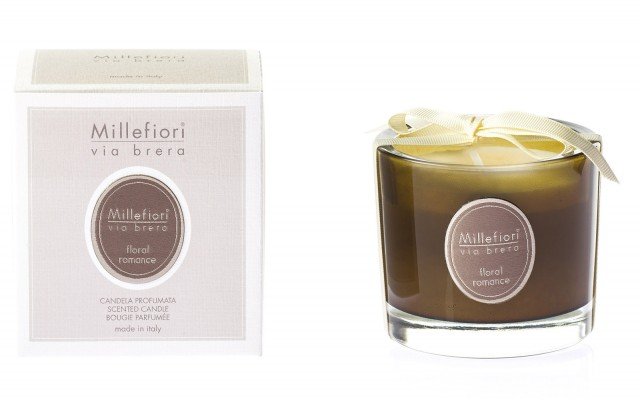 La candela Millefiori via Brera è un pensiero low cost, da regalare o regalarsi. Disponibile in otto profumazioni dalle note suadenti e ricercate. Ø 23 euro. www.millefiorimilano.com La candela Millefiori via Brera è un pensiero low cost, da regalare o regalarsi. Disponibile in otto profumazioni dalle note suadenti e ricercate. Ø 23 euro. www.millefiorimilano.com