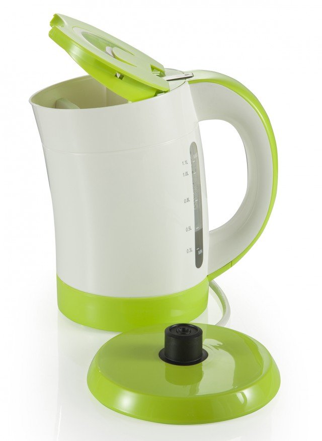 La tacca trasparente graduata indica il livello dell’acqua presente nel serbatoio da 1 litro del bollitore elettrico Happy Days di Brandani. Disponibile in più colori è in abs che evita il rischio di scottature. Prezzo 39,90 euro. www.brandani.it La tacca trasparente graduata indica il livello dell’acqua presente nel serbatoio da 1 litro del bollitore elettrico Happy Days di Brandani. Disponibile in più colori è in abs che evita il rischio di scottature. Prezzo 39,90 euro. www.brandani.it