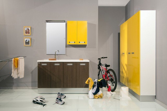 Nella composizione Mineral LavDipiu di Arredamenti Montegrappa il lavatoio e il pensile a due ante hanno struttura in nobilitato idrofugo bianco opaco con anta, rispettivamente, in nobilitato con finitura rovere medio e in laminato giallo sole. La vasca è in mineralmarmo. Il lavatoio misura L 141 x P 65 x H 91 cm., il pensile L 60 x P 22 x H 71 cm. Prezzo, Iva esclusa, del lavatoio 1.161 euro, del pensile 248 euro. www.montegrappa.it Nella composizione Mineral LavDipiu di Arredamenti Montegrappa il lavatoio e il pensile a due ante hanno struttura in nobilitato idrofugo bianco opaco con anta, rispettivamente, in nobilitato con finitura rovere medio e in laminato giallo sole. La vasca è in mineralmarmo. Il lavatoio misura L 141 x P 65 x H 91 cm., il pensile L 60 x P 22 x H 71 cm. Prezzo, Iva esclusa, del lavatoio 1.161 euro, del pensile 248 euro. www.montegrappa.it