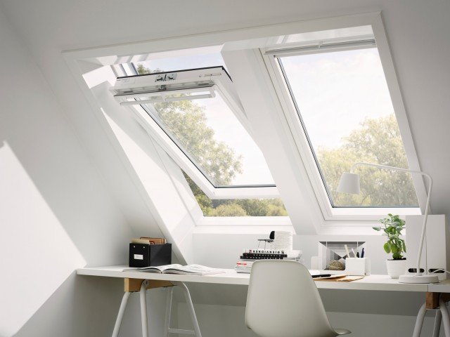 Finestra Velux Integra® di Velux con superficie vetrata più ampia del 10% e nuovo control pad touchscreen. Finestra Velux Integra® di Velux con superficie vetrata più ampia del 10% e nuovo control pad touchscreen.