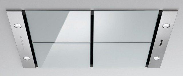 Grazie all’aspirazione perimetrale a più zone la cappa aspirante da soffitto DA 2900 di Miele aspira l’aria dai bordi esterni e dall’area centrale. È dotata di potente motore a corrente continua che risparmia fino al 70% di energia e d’illuminazione a LED. Al livello intenso ha una capacità di aspirazione di 620 m³/h. Misura L 110 x P 70 x H 32,2 cm. Prezzo 3.034,90 euro. www.miele.it Grazie all’aspirazione perimetrale a più zone la cappa aspirante da soffitto DA 2900 di Miele aspira l’aria dai bordi esterni e dall’area centrale. È dotata di potente motore a corrente continua che risparmia fino al 70% di energia e d’illuminazione a LED. Al livello intenso ha una capacità di aspirazione di 620 m³/h. Misura L 110 x P 70 x H 32,2 cm. Prezzo 3.034,90 euro. www.miele.it